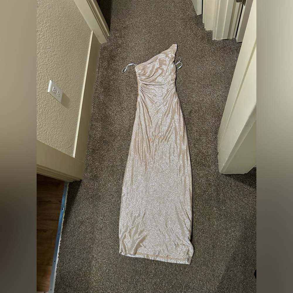 Golden formal dress - Picture 5 of 9